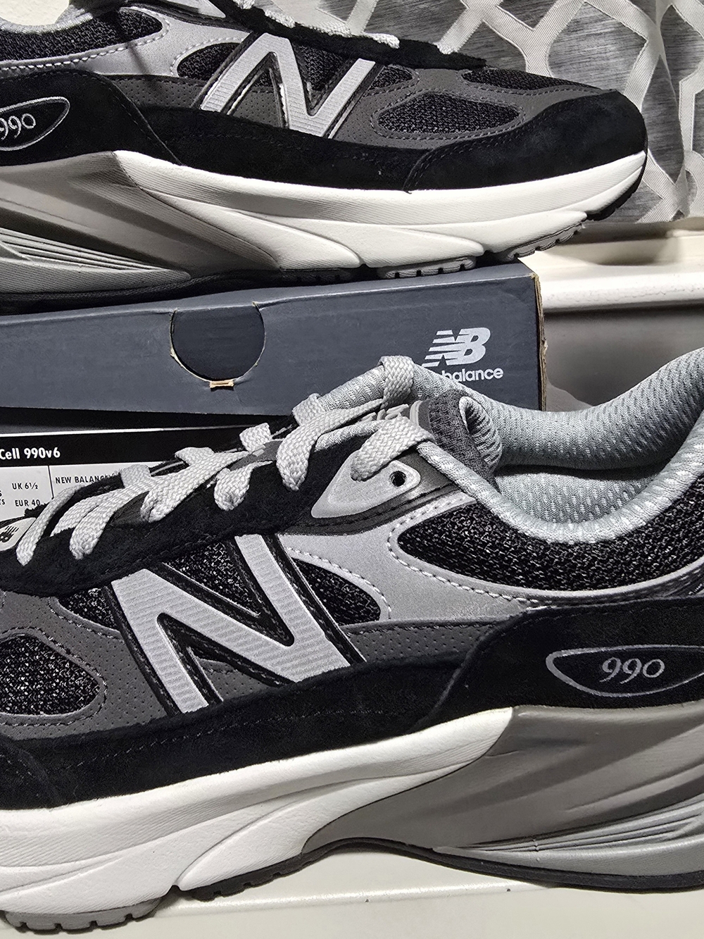 New Balance Women's 8  Kids Size 7  990v6 Athletic Sneakers — Black & Gray